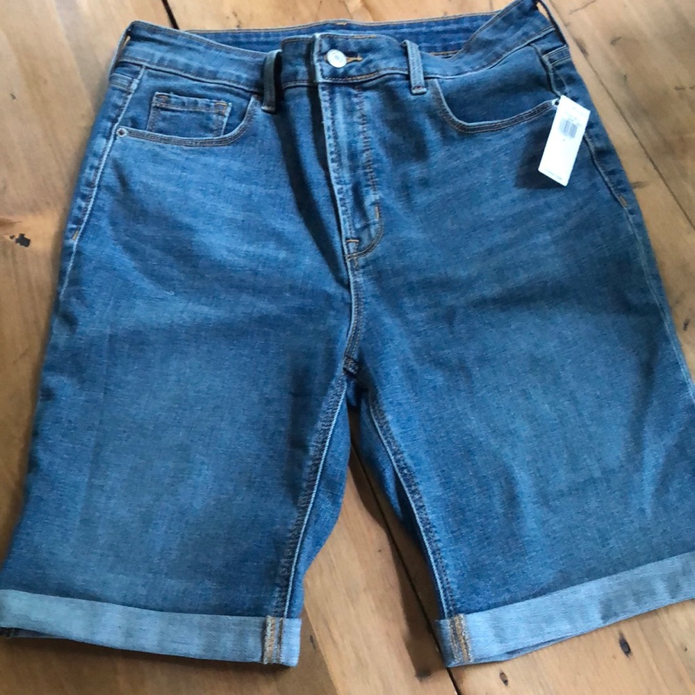 NWT Old Navy High Rise Cuffed Bermuda Short